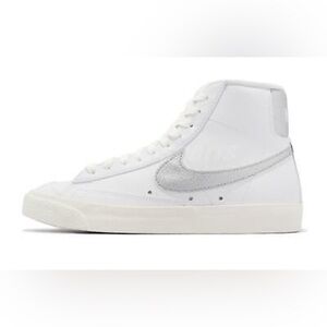 Nike - Women’s Mid Blazer 77
